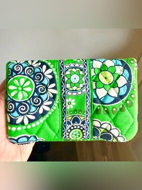 Vera Bradley Green Medallion Quilted Floral Zip Wallet